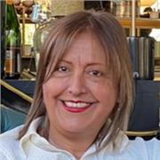 Enseño matemáticas a alumnos desde 1ro hasta 6to básico, de manera lúdica y entretenida, haciendo de la clase un momento de agrado que permite al alumno apasionarse por los números